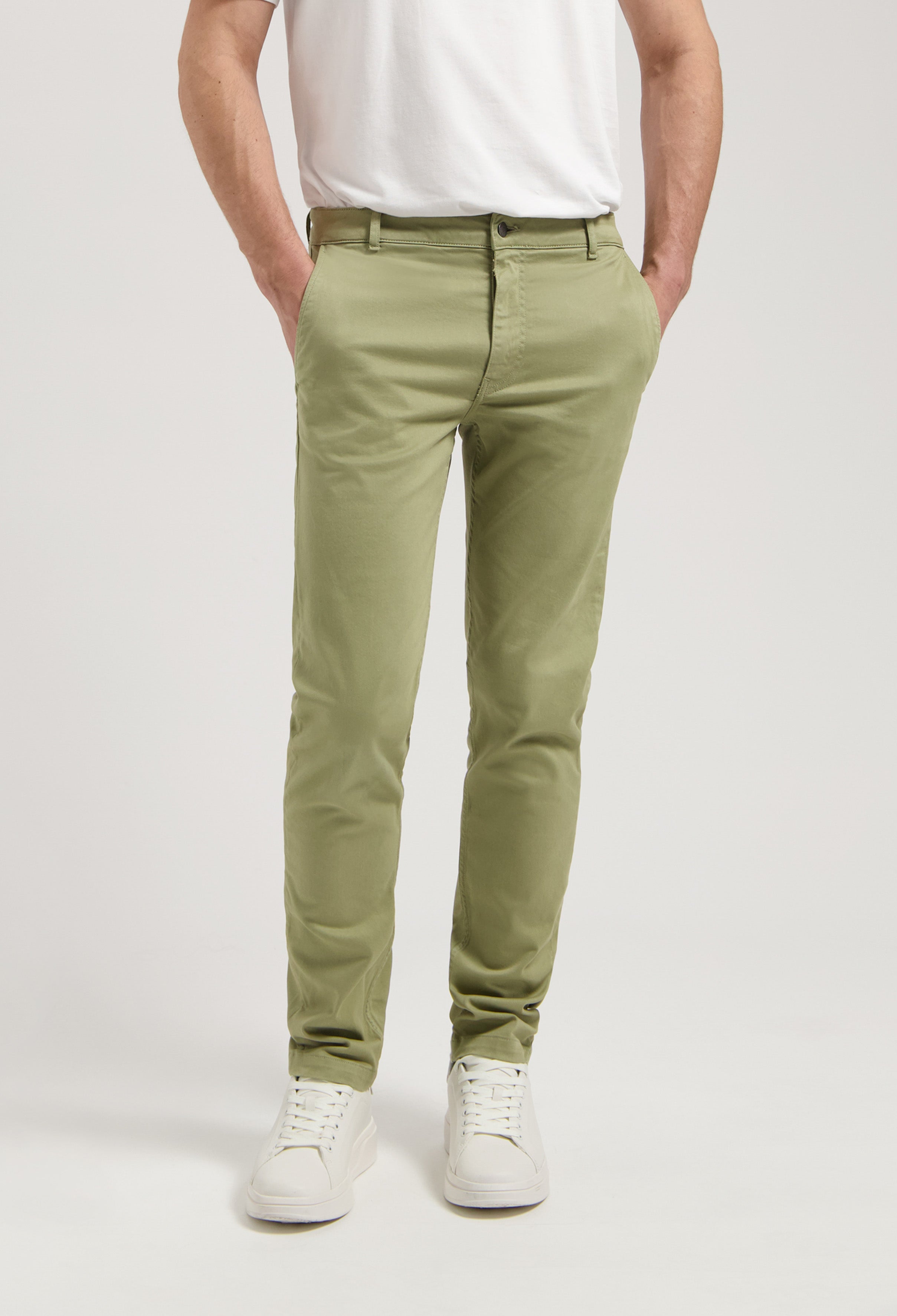 Sustainable MUD Jeans in dark denim, highlighting back pocket detail and ethical craftsmanship.